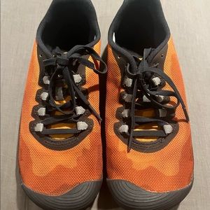Merrell size 7 Vibram sole water/trainer shoe